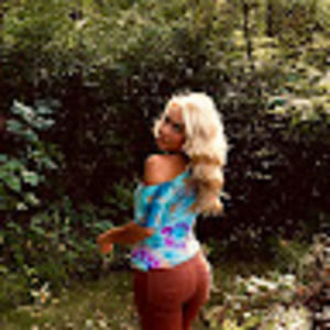 Meet your Posher, Kayla